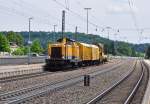 213 336 mit einem Bauzug der DB Bahnbau ist auf der KBS 750 in Richtung Stuttgart unterwegs.Dieses schne Gefhrt konnte ich im Bahnhof AmstettenWrtt.a, 2.7.2013 aufnehmen.