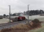 213 334 der Rennsteigbahn zusehen mit einem Holzzug am 05.12.113 in Gutenfürst