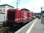 Rennsteigbahn 213 334 + EGP 109 030-7 mit dem DPE 68901  Störtebeker-Express  von Bergen auf Rügen nach Ilmenau, am 26.07.2015 in Erfurt Hbf. Ab Erfurt war die 213 334 am Zug und überführte neben den Wagen auch die 109 030-7 mit nach Ilmenau.