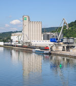 213 340 der AVG Cargo steht im Plochingenr Hafen und genießt die Ruhe bis zum nächsten Einsatz.Plochingen am 7.8.2016.