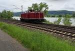 Das Foto habe ich bei Leubsdorf am Rhein am 15.05.2024 gegen 12:15 Uhr aufgenommen. Es zeigt die Baureihe 213 332-0  in alter roter Lackierung