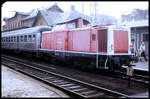 213336 mit Personenzug am 26.10.1996 im Bahnhof Arnstadt.