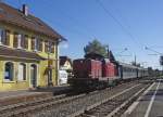Anlässlich des Jubiläumsfestes „150 Jahre Bahnstrecke Waldshut-Konstanz“ fuhr ein historischer Eilzug, gezogen von V100 2335 der NeSA, von Konstanz nach Waldshut (Haltestelle Reichenau