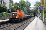 214 029-1 von BBL kommt mit einem Schotterzug aus Stolberg-Rheinland-Hbf nach Aachen-West und kommt aus Richtung Stolberg-Rheinland,Eilendorf,Aachen-Rothe Erde,Aachen-Hbf und fährt durch Aachen-Schanz in Richtung Aachen-West. 
Aufgenommen vom Bahnsteig von Aachen-Schanz. 
Bei Sommerwetter am Morgen vom 15.9.2017.