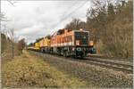 214 005-1 (Locon 215)  ist am 09.02.2022 mit einem Bauzug in Richtung Fulda unterwegs,gesehen im Haunetal.