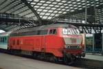 DB 215 099 mit Regionalzug (Köln Hbf, XX.07.1997); digitalisiertes Dia.