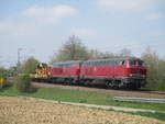 Am 15.4.2019 konnte ich die beide Br 215 in vorm von 215 028-8 und 215 028-2 ( EfW-Verkehrsgesellschaft mbH ) auf der Remsbahn mit einem Schrauben Sammelwagen ( Bauzug )kurz vor Stetten-Beinstein bei Waiblingen Fotografieren 