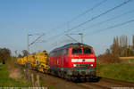 215 101 mit einem Bauzug durch Lünern in Richtung Unna, 25.04.2021