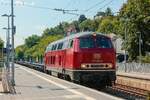 DB 215 086-0 mit Langschienenzug in Oberwinter, Juli 2026.