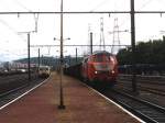 215 025-8 mit einem Gterzug auf Bahnhof Bressoux am 16-5-2001.