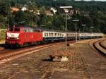 215 134-8 mit E 3652 zwischen Trier und Kln Hauptbahnhof auf Bahnhof Bitburg-Erdorf am 04-09-1994.