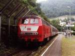 215 043-1 mit RB 22536 Remagen-Ahrbrck auf Bahnhof Altenahr am 22-7-2000. Bild und scan: Date Jan de Vries.