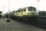 216 049-7 mit Nahverkehrszug 8333 Osnabrck-Delmenhorst auf Bahnhof Bramsche am 14-4-1993.