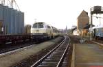 Mit einem Zug von Trier nach Köln trifft 215 041-5 Ende der 1980er Jahre im Bahnhof Mechernich ein