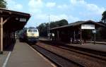 215 086-0 fährt im Juli 1985 in den Bahnhof Neukirchen bei Sulzbach-Rosenberg ein