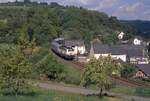 216 165 vom BW Gießen im Mai 1995 bei Bischoffen, Strecke Herborn-Niederwalgern (Aar-Salzböde-Bahn).