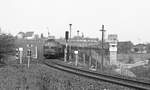 Von Gerstungen kommend erreicht 216 210 auf dem Weg nach Heringen bei Widdershausen wieder westdeutsches Gebiet (3.4.1981).