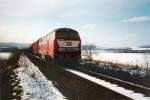 216 190-9 mit einem Kali-Zug zwischen Heringen und Gerstungen. Winter 1995. Foto-Scan.