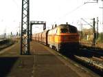 V 6 (ex-DB 216 014-1) der Mindener Kreisbahnen GmbH mit Gterzug auf Bahnhof Lhne am 4-11-2000.