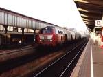 216 147-9 mit einem Gterzug auf Trier Hauptbahnhof am 22-7-2000.