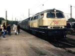 216 152-9 mit RB 5923 Bottrop-Wuppertal Vohwinkel auf Bottrop Hauptbahnhof am 17-10-1995.