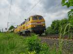 Doppelte Wiebe-Power: 216 122 und 216 012 an einem Wiebe Schotterzug in Fahrtrichtung Norden. Aufgenommen am 14.05.2011 zwischen Eichenberg und Friedland(HAN).