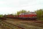 Damals war noch richtig was los: 216 014 rangiert am 28.04.1983 im Bahnhof Heiligenhaus.