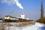 216 014 und 221 121 bei Duisburg Wanheim, 16.02.1985.