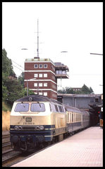 216086 mit dem E 3381 nach Oldenburg im unteren HBF Osnabrück am 10.7.1989 um 13.10 Uhr.