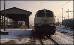 216121 steht hier am 3.2.1993 um 12.02 Uhr am Bahnsteig in Nordhausen.