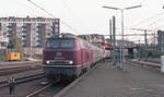Ankunft von DB 216.042-2 des Bw Oldenburg in Groningen als Zug 2030 (Bremen Hbf - Groningen) am 21.11.1982, 11.31u.