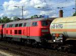 Die 217 021 am 31.05.2008 bei der Durchfahrt mit einem Kesselwagenzug am Heimeranplatz. (Mnchen) 