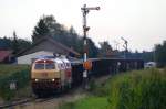 217 002 fhrt gerade aus dem Bf Pirach in ein Schweres Gewitter im August