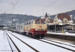 217 001 bei der berfhrung eines Cisalpino in Plochingen am 15.2.10