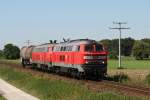 217 011 + 225 805 mit einem langen Gterzug am 01.09.2009 zwischen Tling und Alttting.