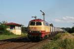 217 002 mit einem Kalkzug am 09.08.2010 in Tling