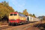 217 002 + 212 249  Clrchen  mit einem EKOL am 19. Oktober 2013 in Laufen.