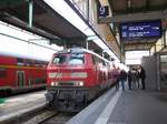 BR 218 435 steht mit BR 218 434 im Stuttgarter HBF. Kammen mit IC der jetzt mit einer 101 nach Hannover fährt.
11.4.17, Stuttgart HBF