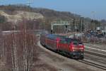 Unterschiedliche Jahreszeiten, unterschiedliche Sauberkeit (||) - IRE 4215, Stuttgart - Lindau, am 16.02.2017 gezogen von 218 427-3, bei der Einfahrt in den Bahnhof von Biberach (Riß). Was seit Längerem auffällt, dass die Züge auf der Südbahn nicht mehr so sauber unterwegs sind wie früher.