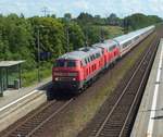 218 369 + 218 am 14.07.17 mit dem IC 'Deichgraf' bei der Durchfahrt durch den Bahnhof Morsum in Richtung Westerland/Sylt.
