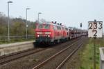 218 369-7 mit dem Sylt Shuttle nach Westerland muss am 19.10.2017 in Keitum warten.