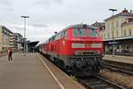Am 12.08.2016 stand 218 494-3 mit ihrem RE (Ulm Hbf - Lindau Hbf) auf Gleis 4 in Friedrichshafen Stadt und wartete nach dem Richtungswechsel auf die Abfahrt in Richtung Bodensee.
