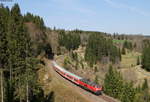 218 409-1 mit dem RE 26387 (Villingen(Schwarzw)-Neustadt(Schwarzw)) bei Rötenbach 20.4.18