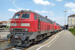 218-434 9 mit dem IC 119 von Münster nach Innsbruck am 05.05.2018 nach der pünktlich Ankunft in Friedrichshafen-Stadt.