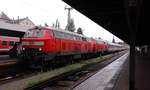 Bei einem Ausflug an die nahe deutsche Grenze traf ich die 218 456 mit einer Schwesterlok in Lindau Hbf an, die mit einem österreichischen Zug gerade in den Bahnhof einfuhr.

Lindau Hbf, 14.05.2016