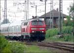 218 345-7 mit IC1961, hat den Hbf Stralsund verlassen und weiter geht es nach Heringsdorf. ( am 19.05.07 ) 