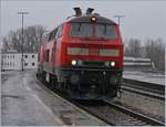 Die V 218 498-4 und 420-8 erreichen mit dem EC 194 Kempten im Allgäu.