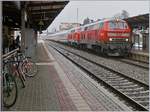 Pünktlich erreichten die  218 495-0 und 439-9 mit ihrem IC 2012  Allgäu  von Oberstdorf nach Dortmund den Bahnhof Immenstadt.