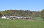 218 321 mit IC 2415 Fehmarn-Burg - Köln Hbf am 22.04.2019 kurz vor Lensahn