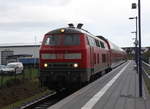 218 470-3 mit RE 21448 von Hamburg nach Puttgarden bei der Einfahrt am 05.10.2019 im Haltepunkt Fehmarn-Burg gegen 10:51 Uhr.